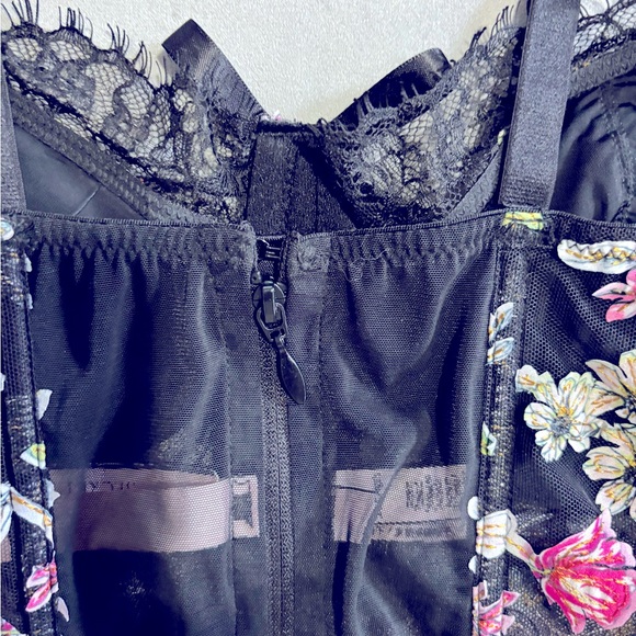 Victoria's Secret Dream Angels Black Floral
Lace Corset Top & Matching thongs. - Picture 8 of 14